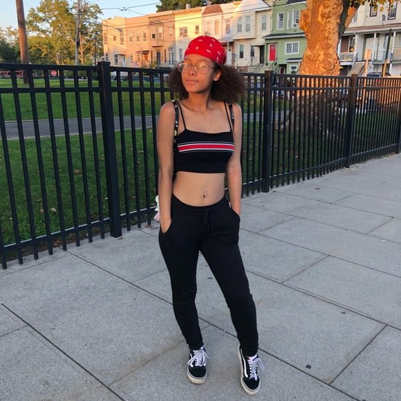 Welcome to my poshmark!! Besitos -shamia <3 - Picture 2 of 8